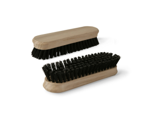 Drevenná kefa na leštenie topánok